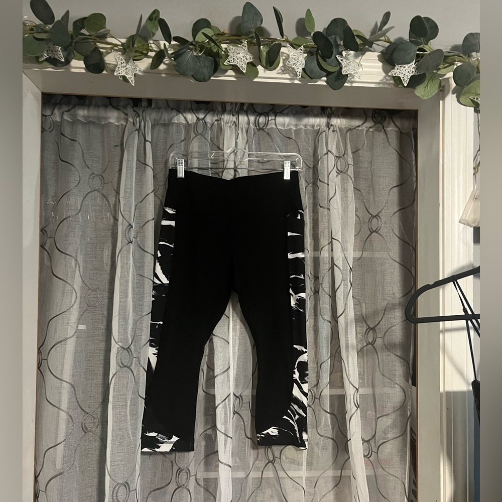 Dick Sporting Good capris leggings
